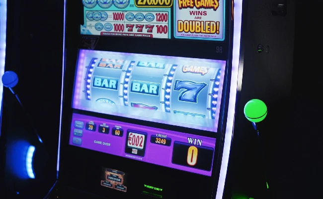 Online Spielautomaten sind genauso beliebt wie solche in Casinos