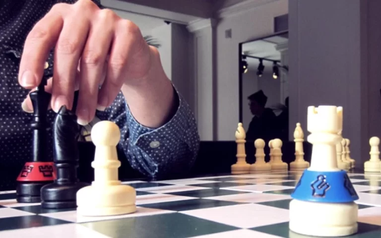 PlunderChess ist jetzt kostenlos zu haben