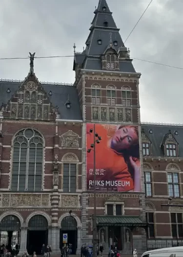 Es gibt natürlich auch moderne Kunst im Rijksmuseum